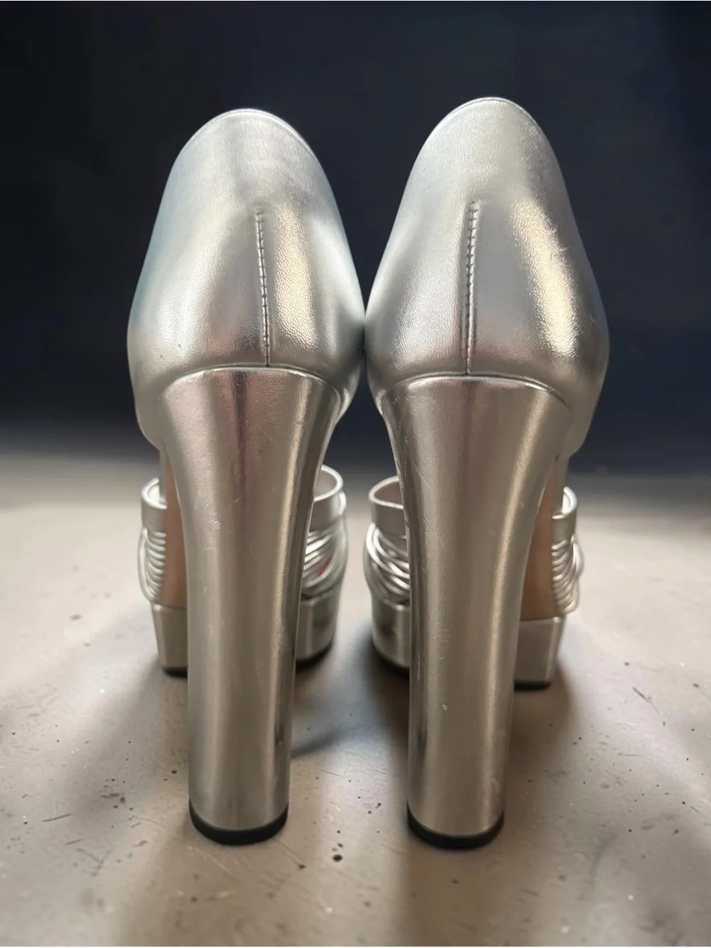 Nwot GUCCI 2019 METALLIC SILVER CRAWFORD LEATHER PLATFORM SANDALS